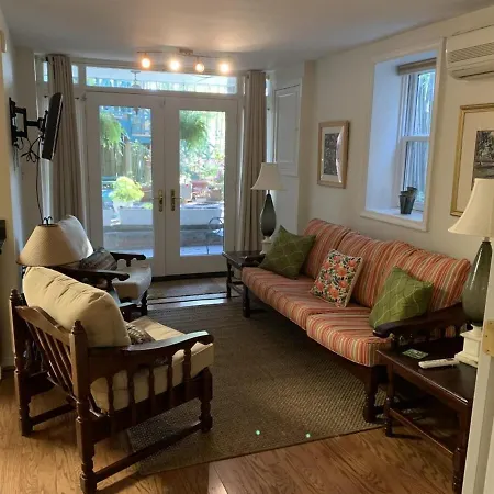 Lovely 1 Bedroom Apartment In Foxhall Village